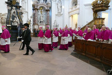 Abschlussvesper der Bischofskonferenz mit Austeilung des Bonifatiussegens (Foto: Karl-Franz Thiede)